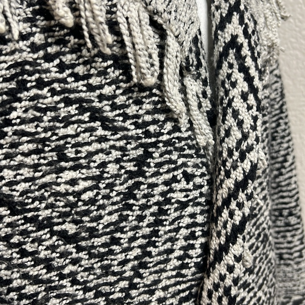 J. Jill Petite B&w Knit Cardigan with Tassels, Pockets, & Clip Closure - Size L - Picture 7 of 8